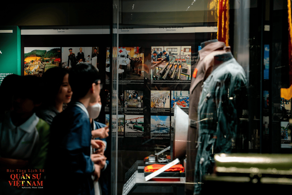 The artifacts are clearly organized according to different periods of the country's construction, defense, and development (Source: Bảo t&agrave;ng Lịch sử Qu&acirc;n sự Việt Nam - Đại lộ Thăng Long)